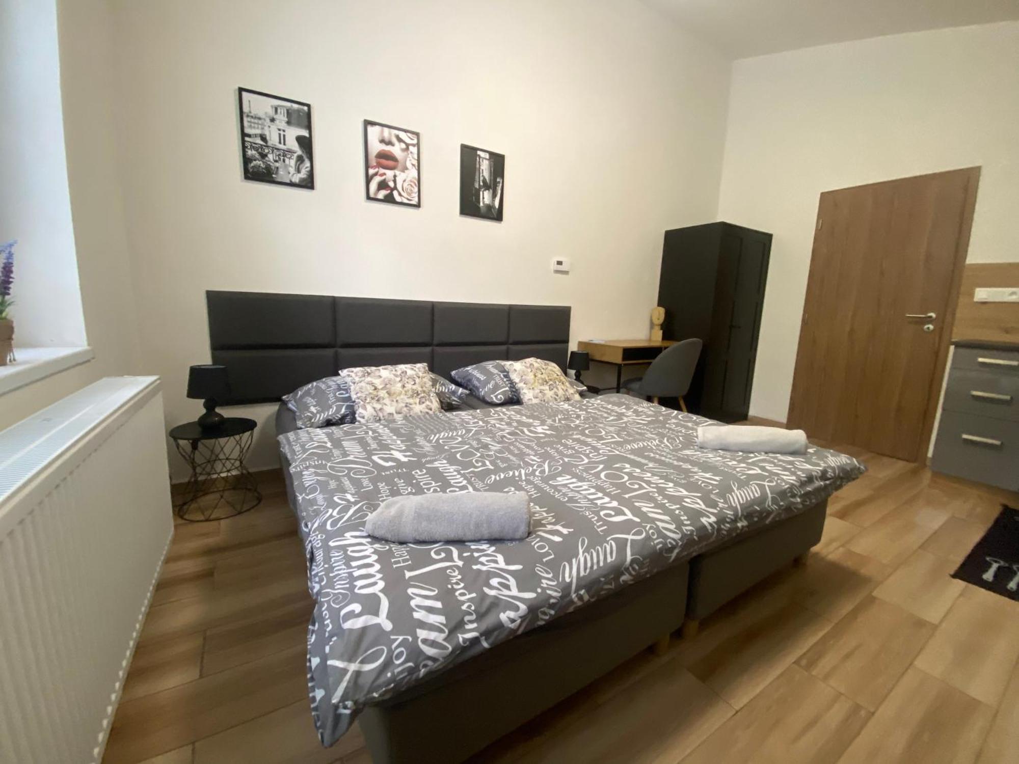Cerna Ruze - Apartman 7 Пльзень Экстерьер фото